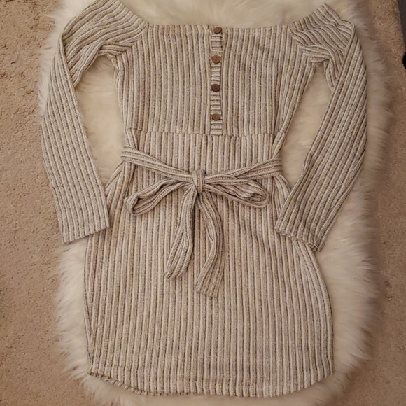 Dress size L, but it's small as size s - Picture 1 of 3